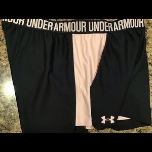 Women’s Under Armour Shorts Large